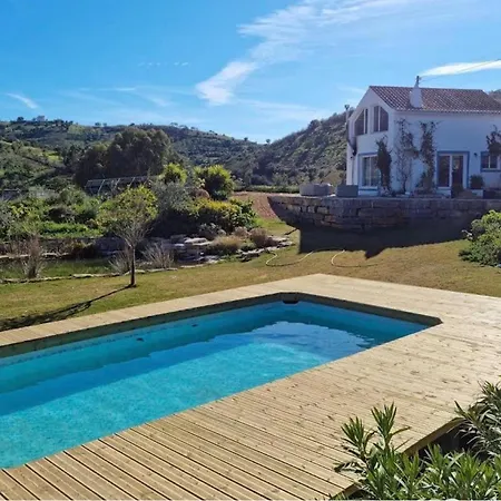 Pool - Parking - Bbq - Garden - Wifi - Sleeps 7