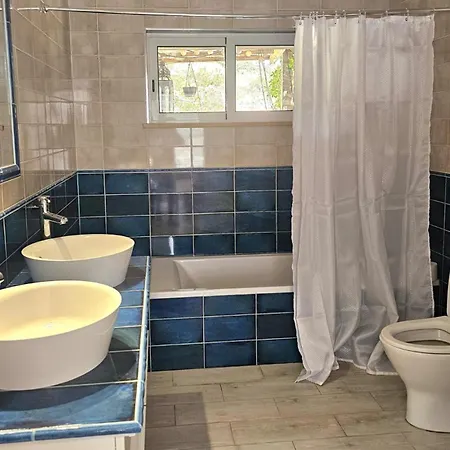 Pool - Parking - Bbq - Garden - Wifi - Sleeps 7 *